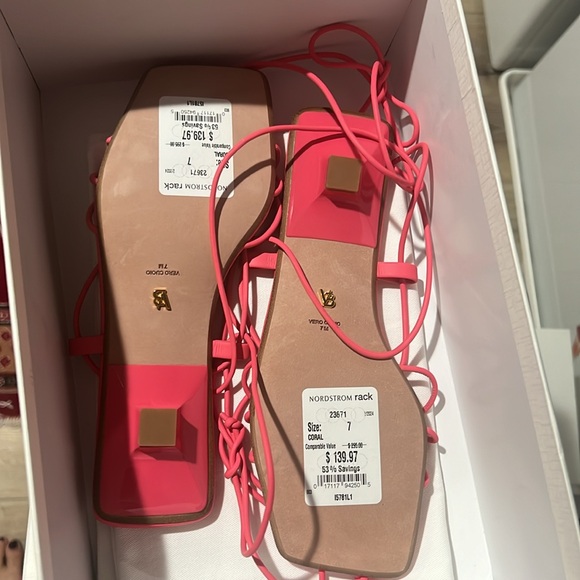 🛑 1 hour sale. Veronica Beard, coral kitten heel shoes, leather, STUNNING - Picture 7 of 8